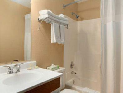Super 8 By Wyndham Sioux Falls Near Convention Center Room photo