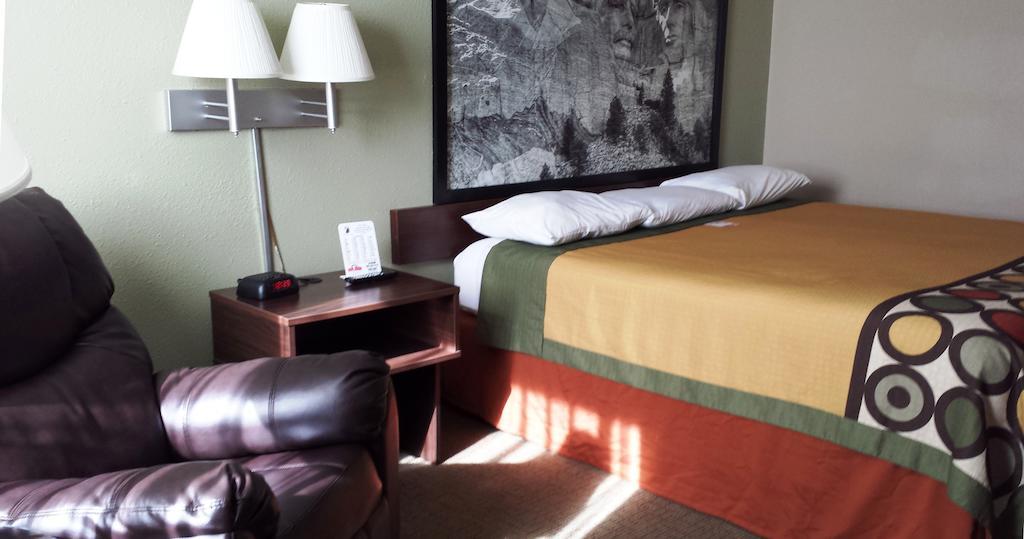 Super 8 By Wyndham Sioux Falls Near Convention Center Room photo