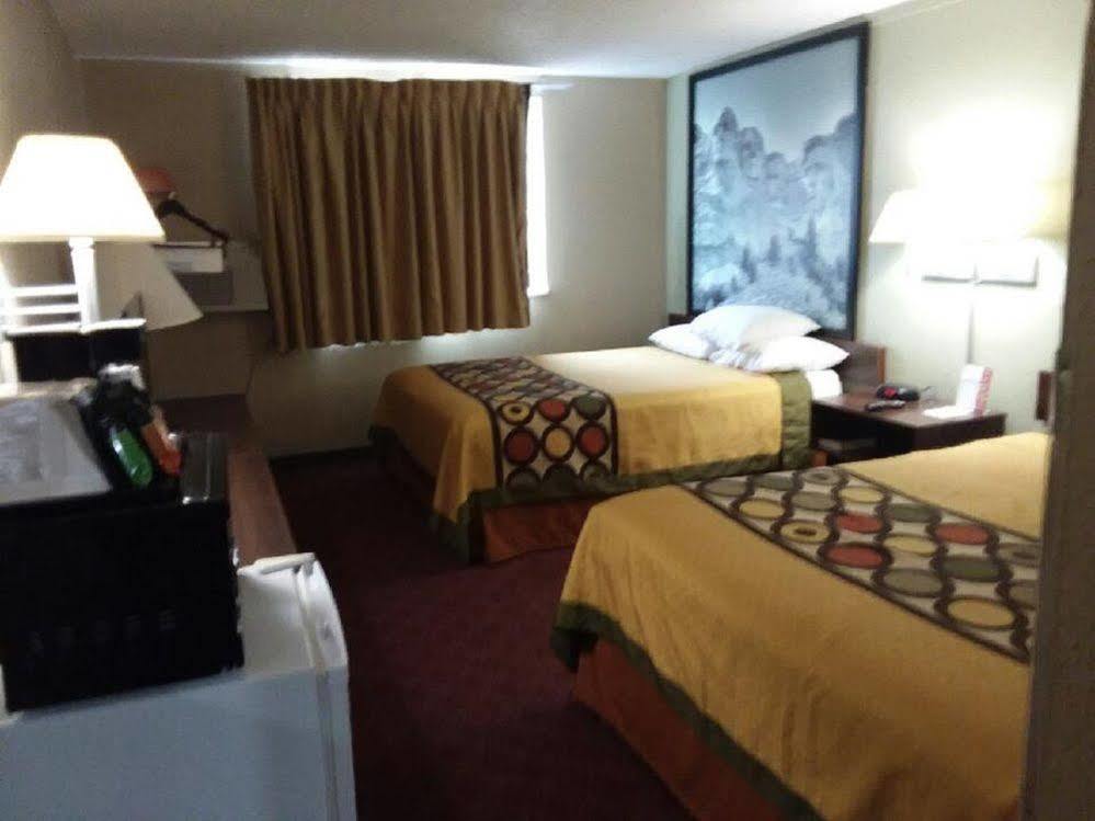 Super 8 By Wyndham Sioux Falls Near Convention Center Exterior photo