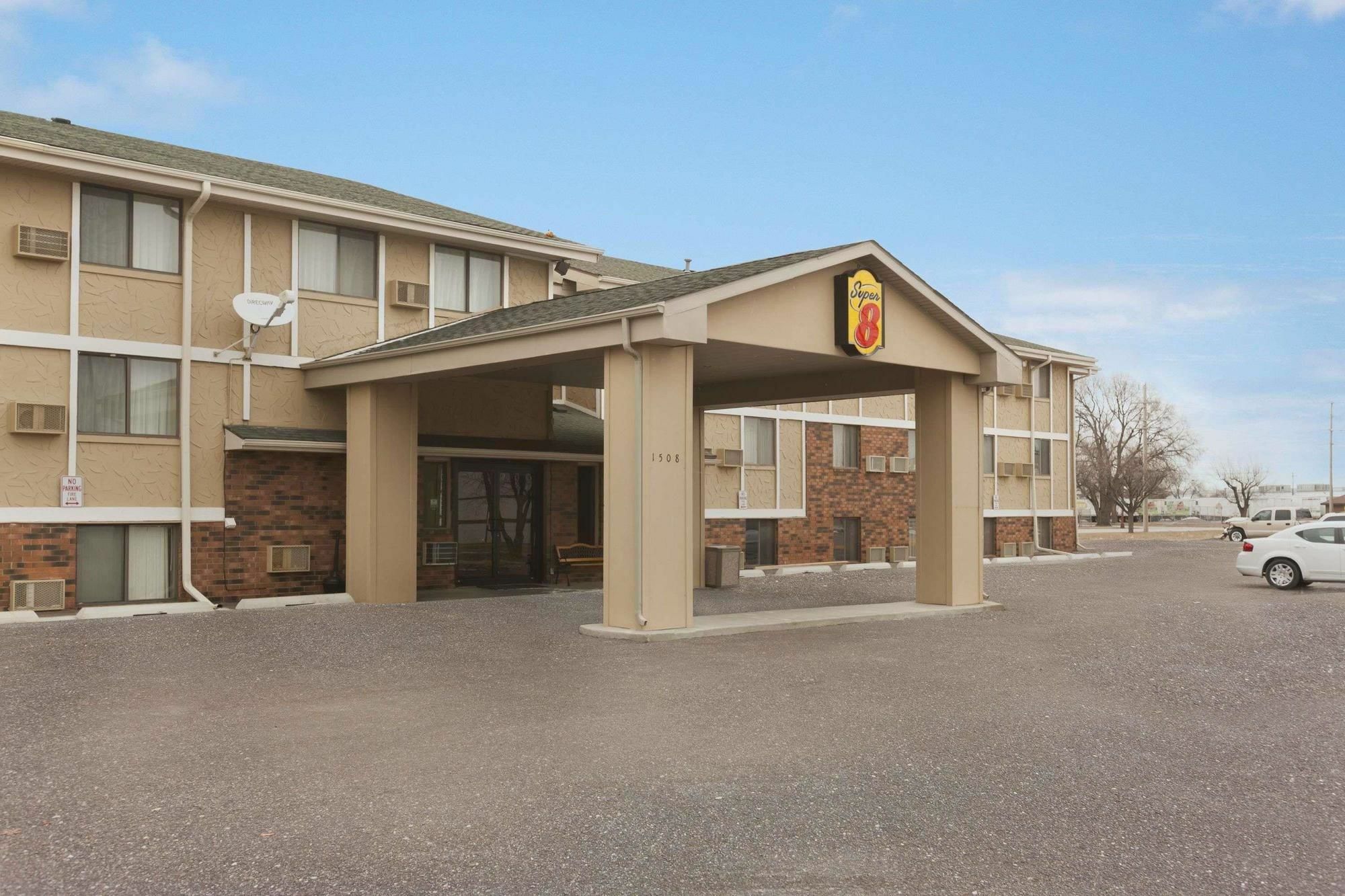 Super 8 By Wyndham Sioux Falls Near Convention Center Motel Exterior photo