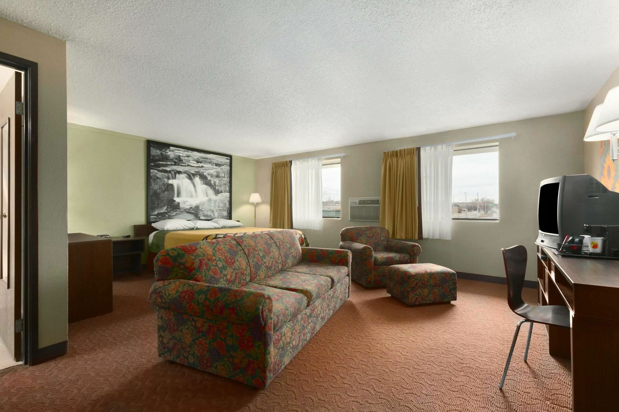 Super 8 By Wyndham Sioux Falls Near Convention Center Exterior photo